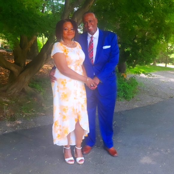 Women and Big Men's Clothing for the stylish and modest crowd - Picture 1 of 1